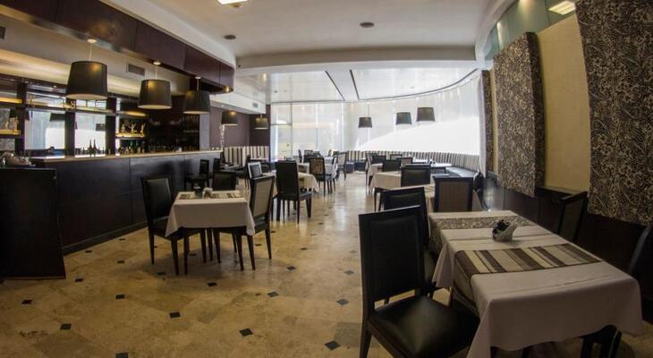 Plaza Real Suites Hotel