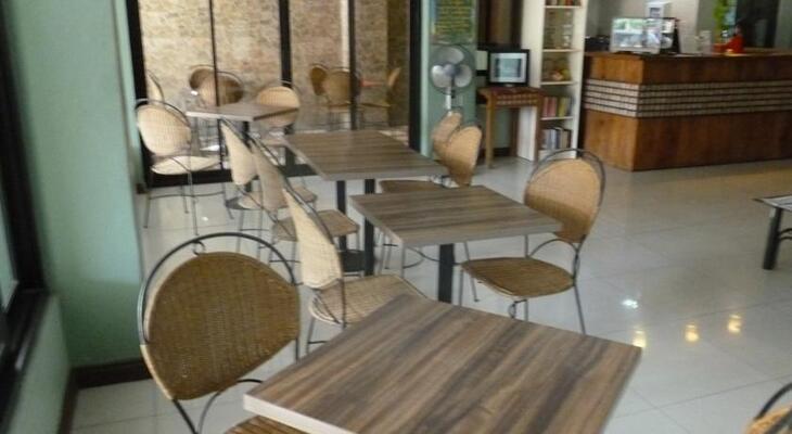 Makabata Guesthouse & Cafe