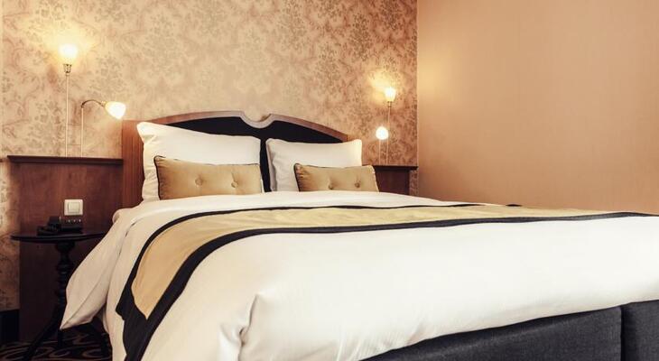 Carlton Square Hotel