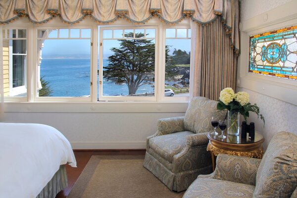 Seven Gables Inn