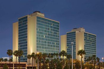 DoubleTree by Hilton Hotel at the Entrance to Universal Orlando
