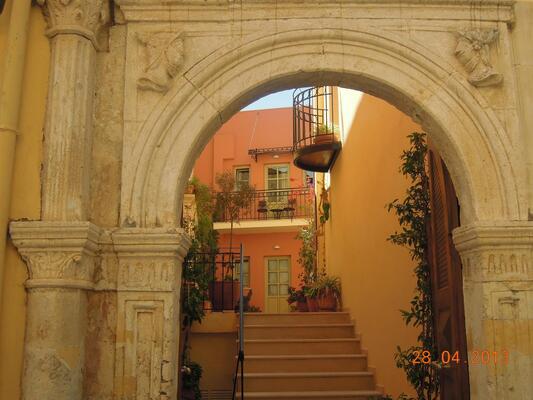 Casa Moazzo Suites & Apartments