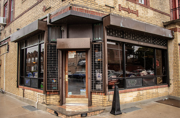 Lee's Tavern