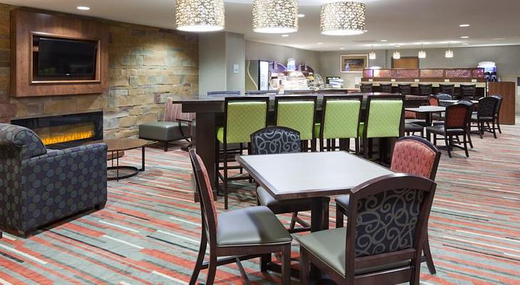 Holiday Inn Express & Suites Bloomington - Mpls Arpt Area W, an IHG Hotel