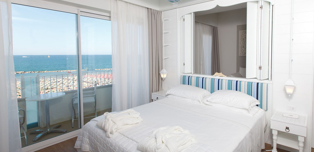 Luxor Cattolica Beach Hotel