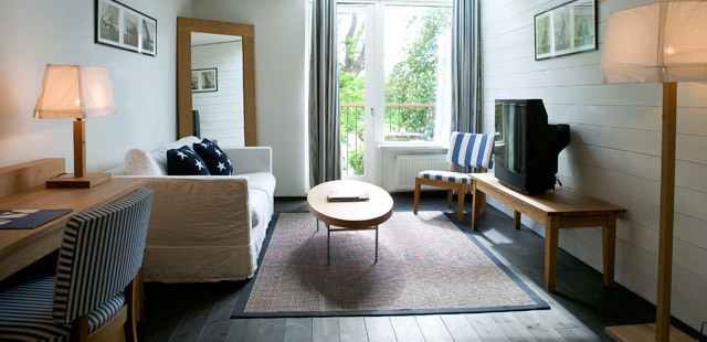 Hotel J