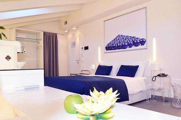 Avenue Hotel