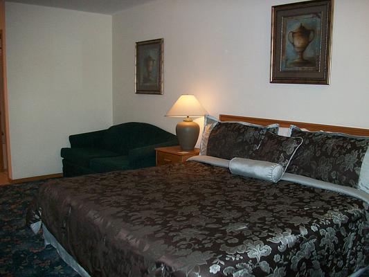 Shady Acre Inn & Suites