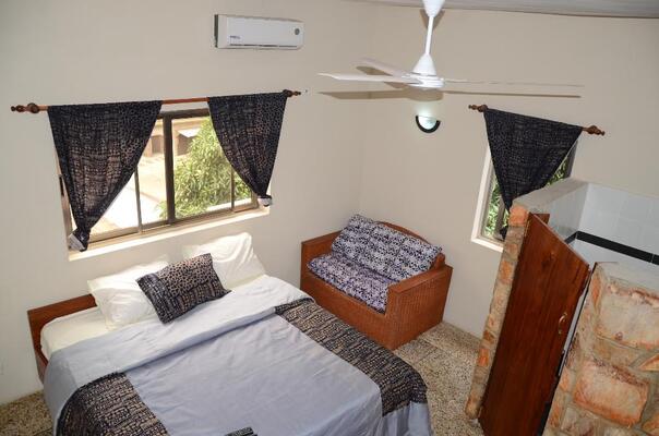 Sleepy Hippo Backpacker  Hotel