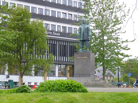 Roald Amundsen Monument