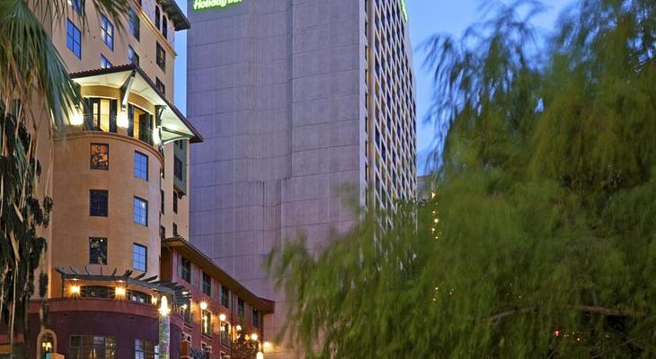 Holiday Inn San Antonio-Riverwalk, an IHG Hotel