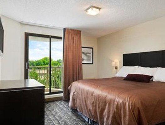 Ramada Plaza by Wyndham Niagara Falls