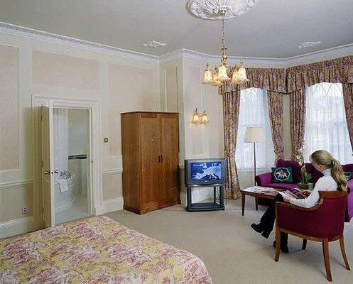 Arnos Manor Hotel