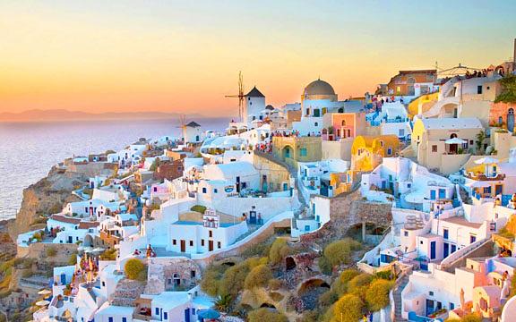 Where to stay in Fira, Santorini’s more colorful corner