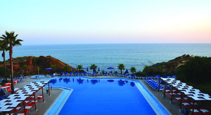 Auramar Beach Resort