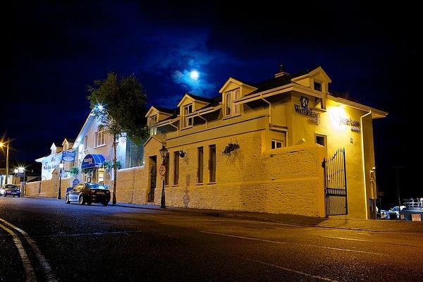 WatersEdge Hotel