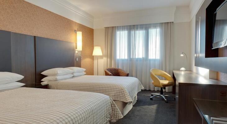 Qoya Hotel Curitiba, Curio Collection by Hilton