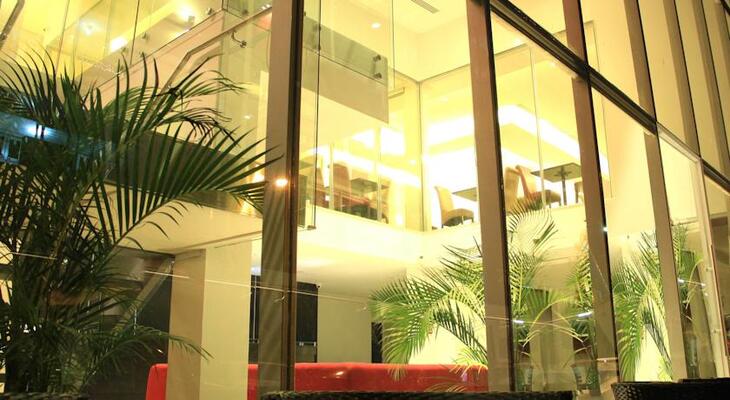 AZ Hotel & Suites