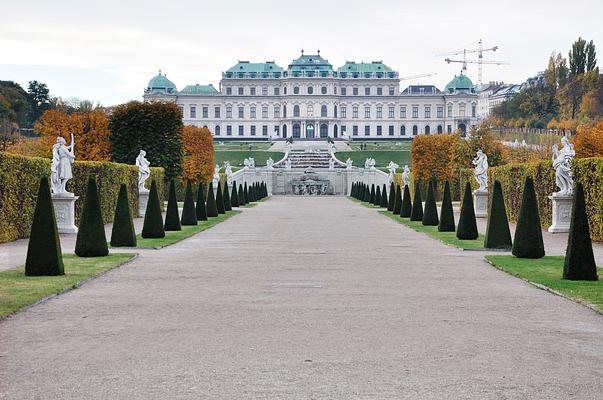 Schönbrunn Palace vs Belvedere Palace ! Which of these two palaces