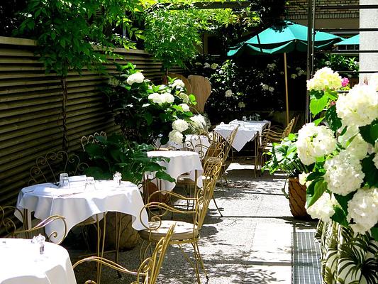 Razzia Restaurant & Bar