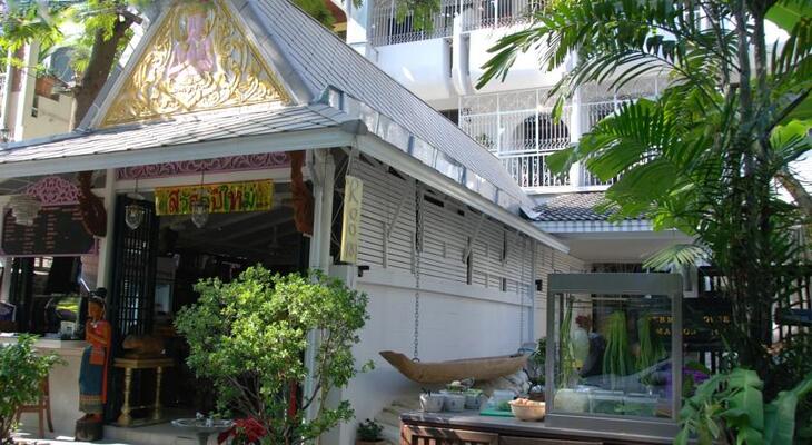 Cafe Ice Residences
