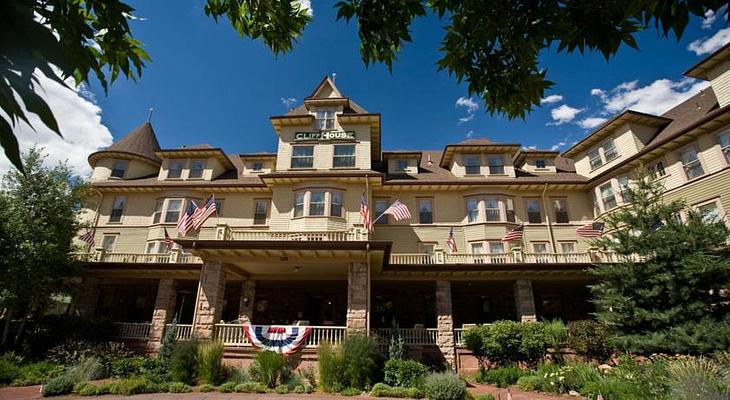 The Cliff House at Pikes Peak