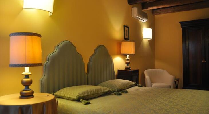 Piazza Nova Guest House