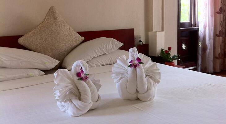 Long Life Riverside Hotel