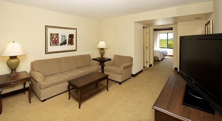 Embassy Suites by Hilton Philadelphia Airport