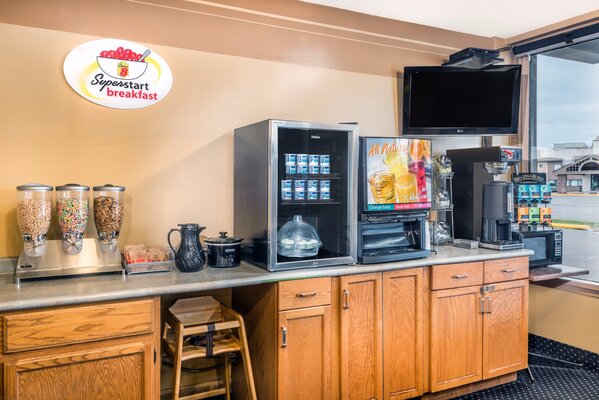 Super 8 by Wyndham Thunder Bay
