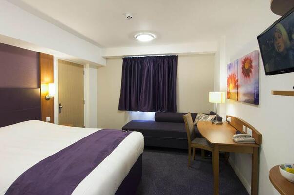 Premier Inn Edinburgh Airport (Newbridge) hotel