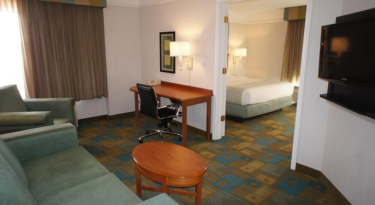 La Quinta Inn & Suites by Wyndham Denver Airport Dia