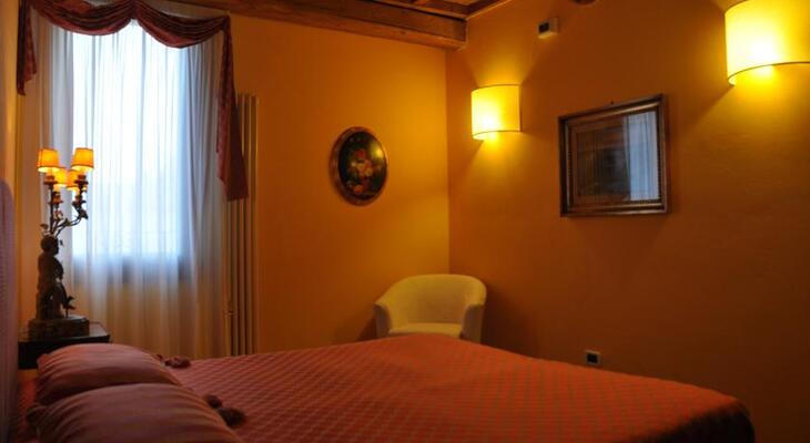 Piazza Nova Guest House