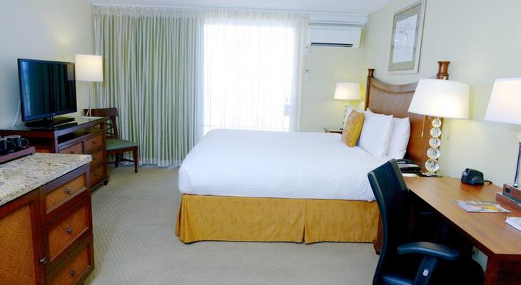 Courtyard by Marriott Waikiki Beach