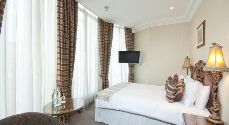 Ashburn Hotel