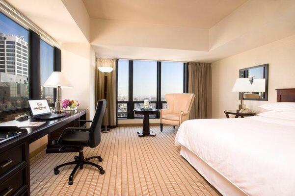 Sheraton Grand Los Angeles