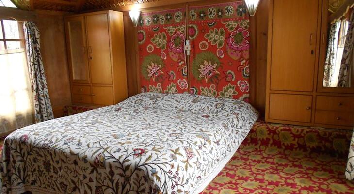 New Jacquline Heritage Houseboats Nigeen Lake