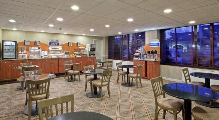 Holiday Inn Express Detroit-Birmingham, an IHG Hotel