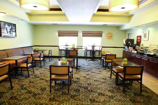 La Quinta Inn & Suites by Wyndham Fresno Northwest