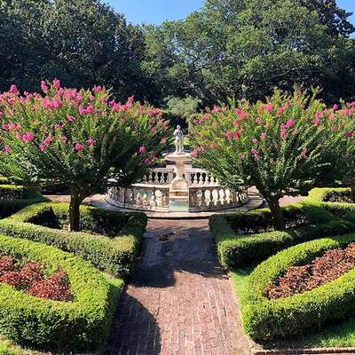 Elizabethan Gardens