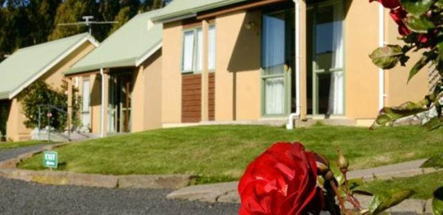 Portobello Motel Cottages