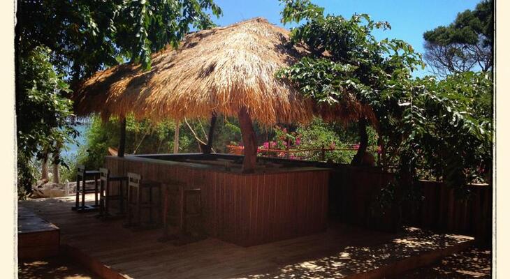 Mambo's Arugambay Hotel