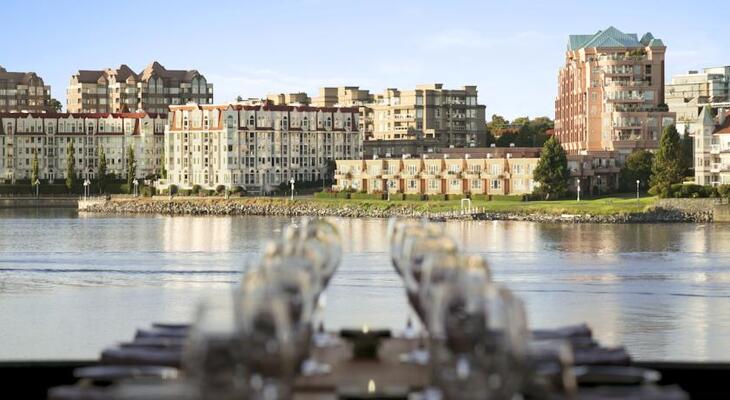 Coast Victoria Hotel & Marina by APA