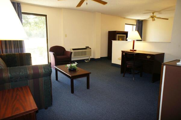 Lincoln Inn Hotel & Suites