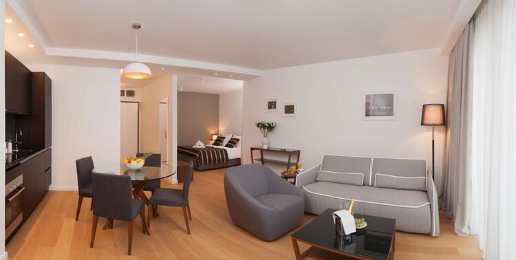 Residence by Vestibul Palace