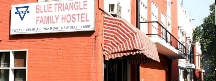 OYO 18633 Blue Triangle Family Hostel