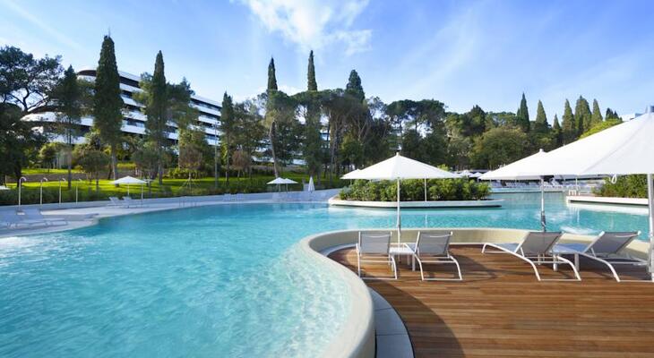 Lone Hotel by Maistra Collection