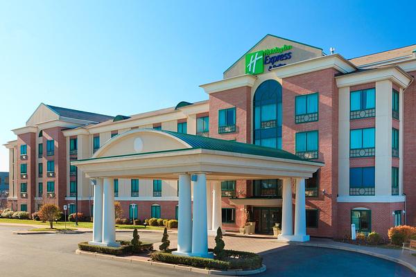 Holiday Inn Express & Suites Warwick-Providence (Airport), an IHG Hotel