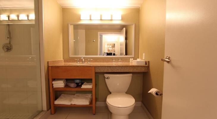 Best Western Premier Toronto Airport Carlingview Hotel