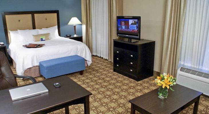 Hampton Inn & Suites Charlotte Airport